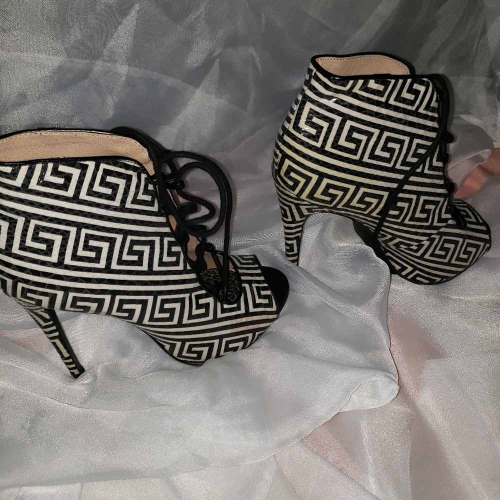 Peep toe black and white lace up show boots